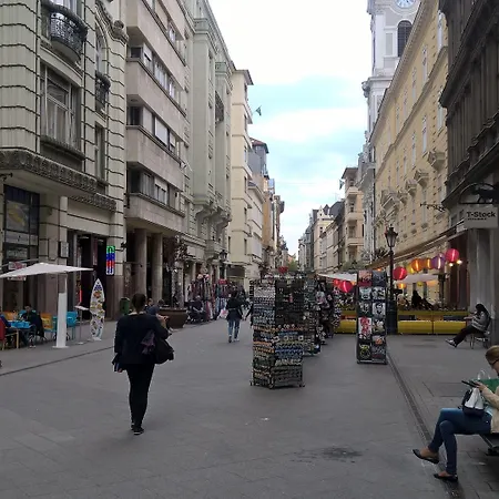 Vaci Street Downtown Apartment *